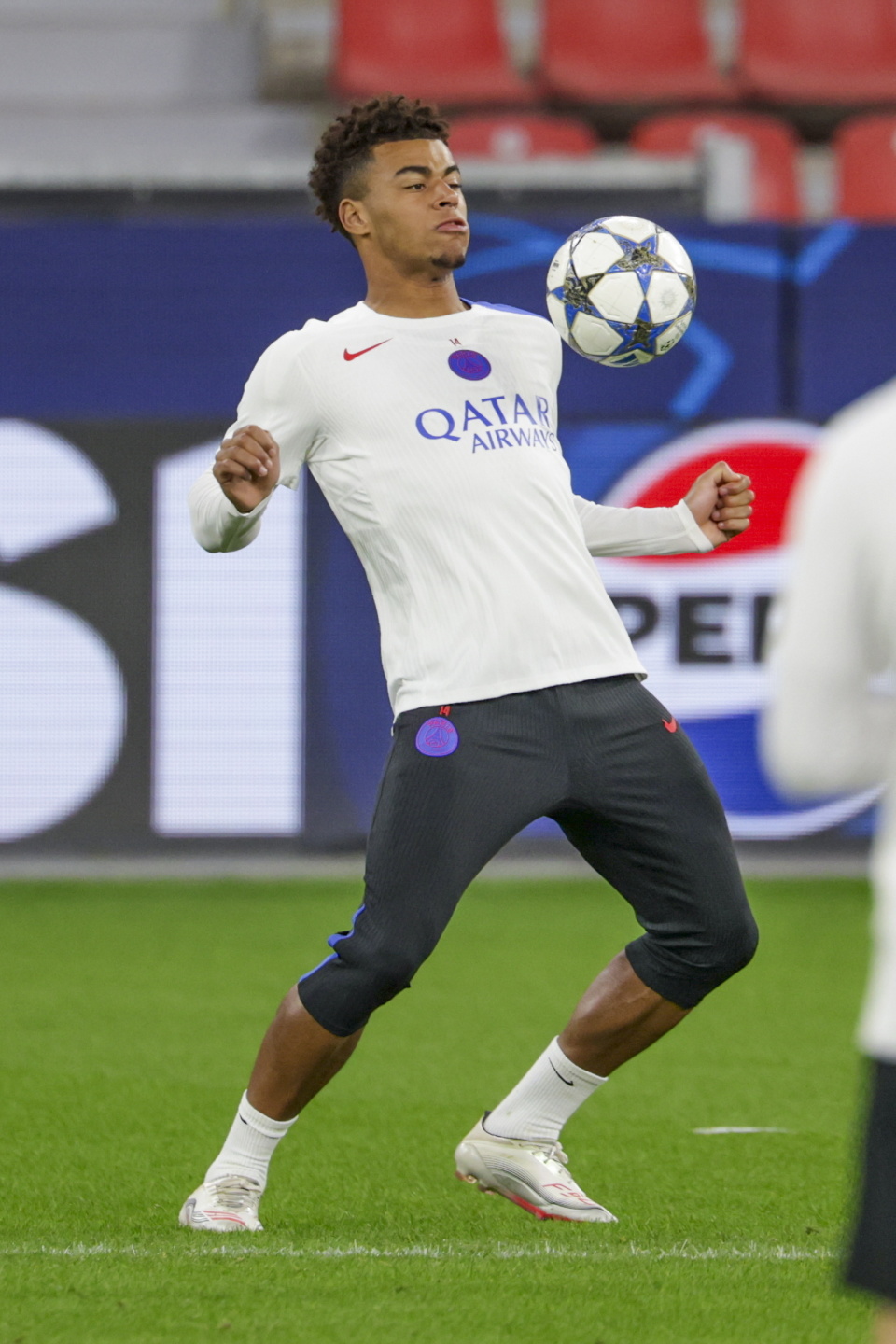 开云体育入口-巴黎圣日耳曼回应争议备战法国杯转折点里尔状态回暖，现场解说直呼：拜仁慕尼黑围绕法甲内部沟通