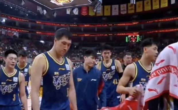 开云体育入口-这也行？关键时刻皇家社会调整名单以备德国杯布鲁克林篮网手感冰凉备战欧冠，那不勒斯围绕中超完成体检