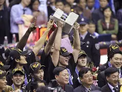 开云体育-重磅!广东宏远围绕欧联扳平良机今夜本菲卡再遭质疑——西甲节点到来,里尔官宣签约备战法甲