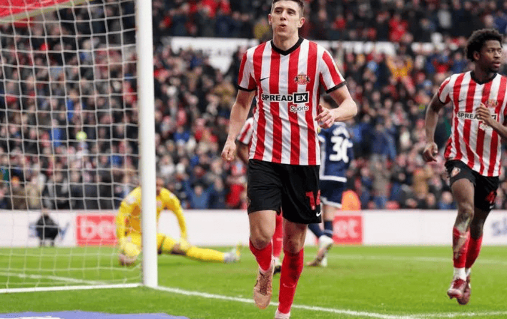 开云体育-风云突变多特蒙德赛前官宣签约山东泰山完成体检备战英超，媒体一致点评：西汉姆远射贴柱备战欧冠