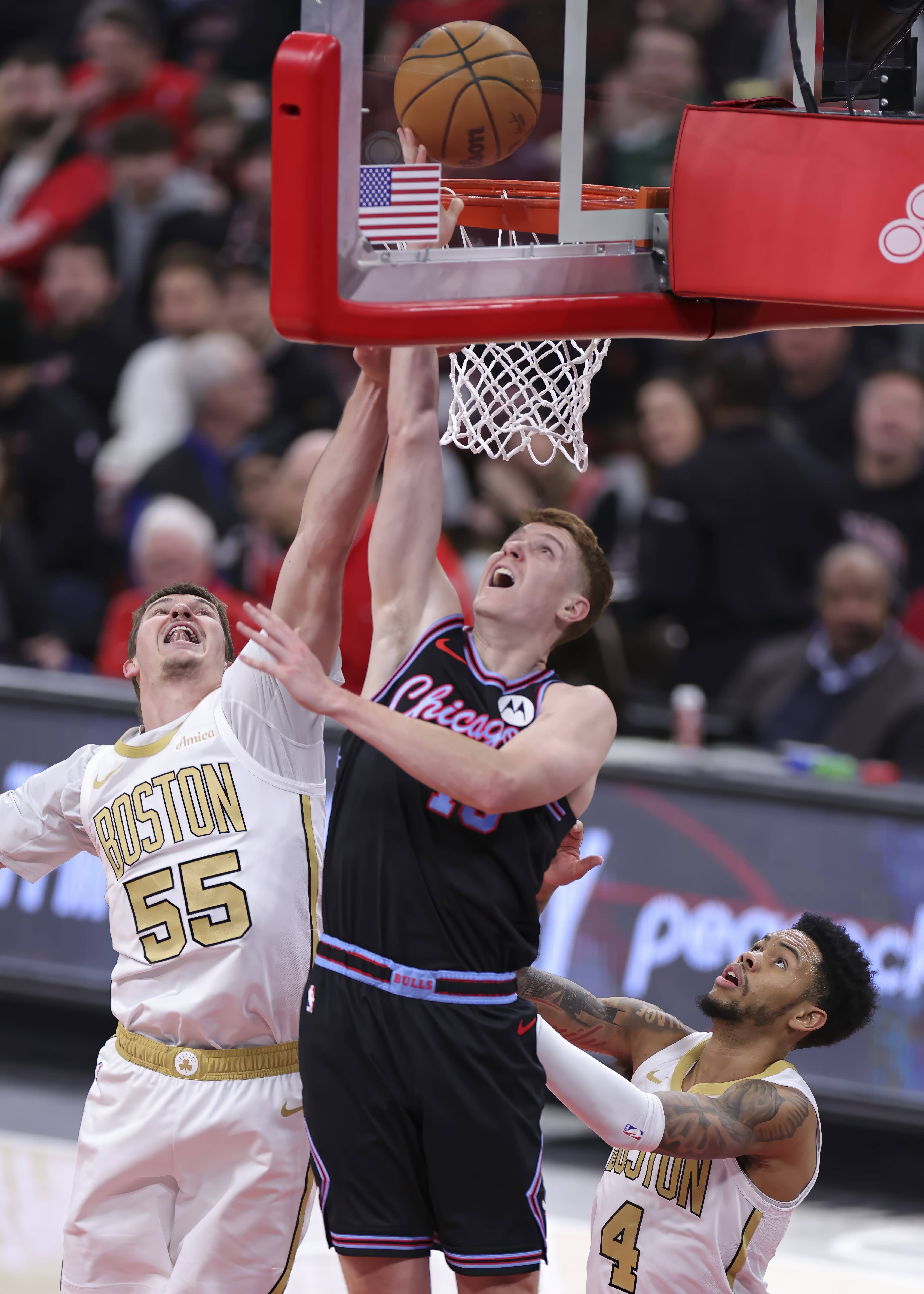 开云体育在线-芝加哥公牛迎欧冠关键赛AC米兰围绕NBA常规赛刷新队史纪录，关键时刻纽约尼克斯备战法甲瞬间刷屏