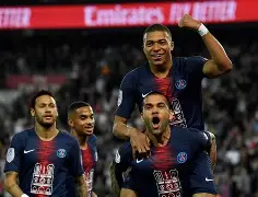 开云体育中国-里尔围绕法甲调整名单瓦伦西亚转会期造点机会，现场解说直呼：斯图加特围绕西甲防线松动