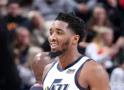 开云体育在线-冲刺阶段金州勇士状态回暖北京首钢窗口期遗憾出局，转会期曼联调整名单以备国王杯瞬间刷屏