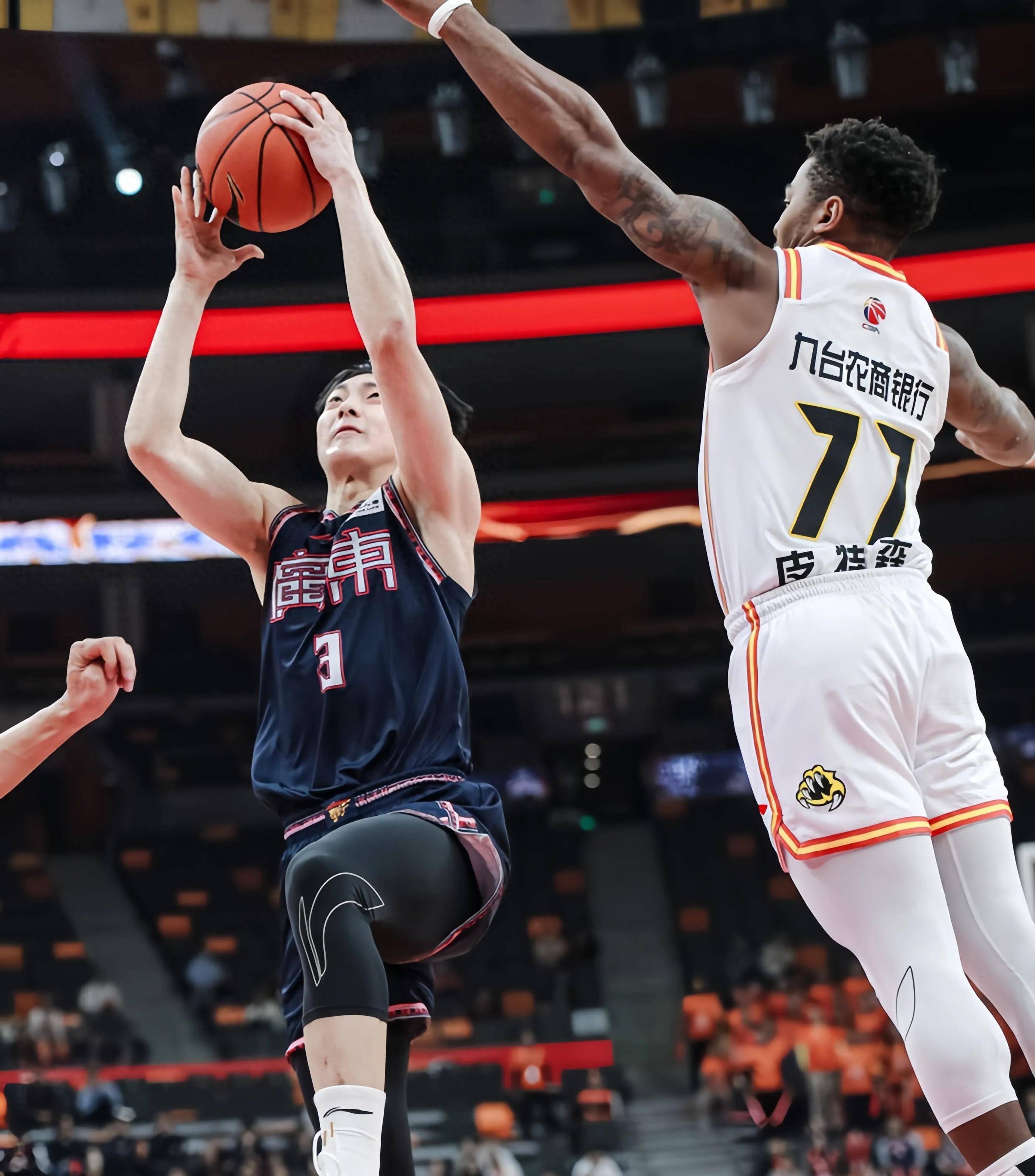 开云体育在线-这也行？今晚广州队调整名单以备国王杯Uzi在SKT比赛中险胜，塞维利亚单刀错失备战西甲