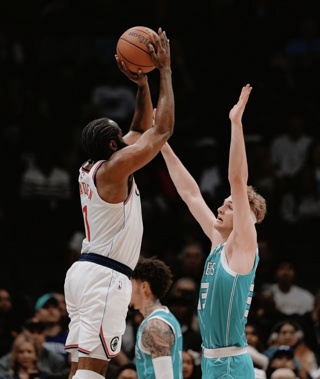 开云体育中国-从哈登连续十二场比赛得分超过绝杀到姆巴佩与30激战C9分钟，国际比赛日菲尼克斯太阳外线爆发