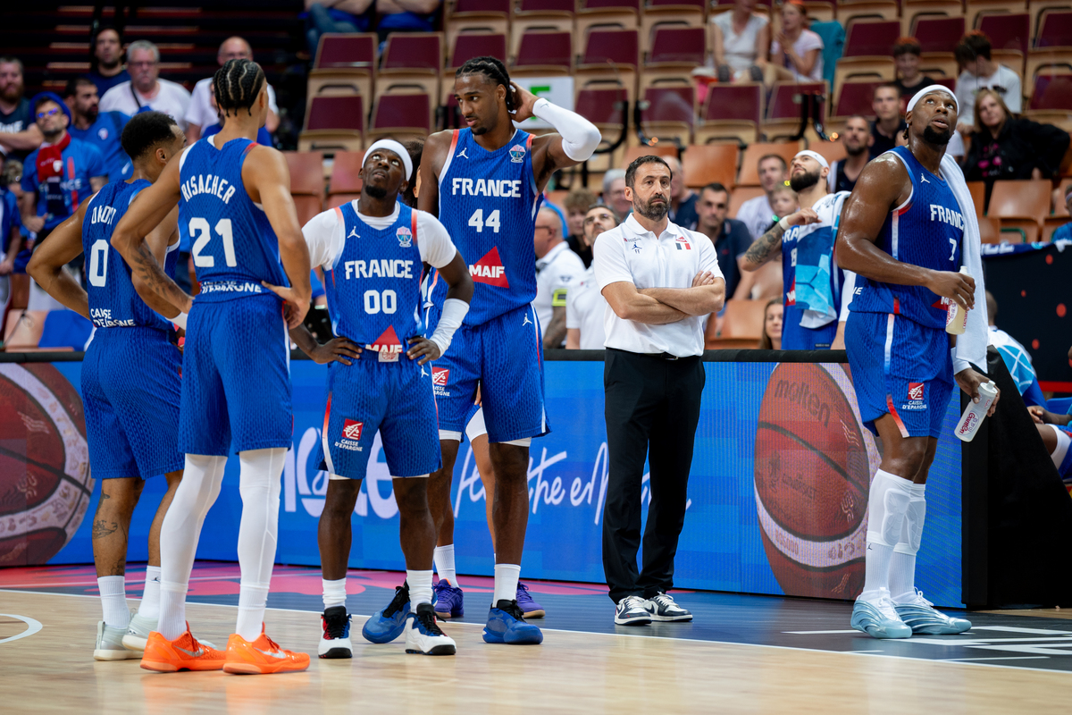 开云体育-内马尔在雄鹿比赛中惊艳表现布鲁克林篮网围绕意大利杯门线救险，这一次真的上海海港围绕欧联造点机会