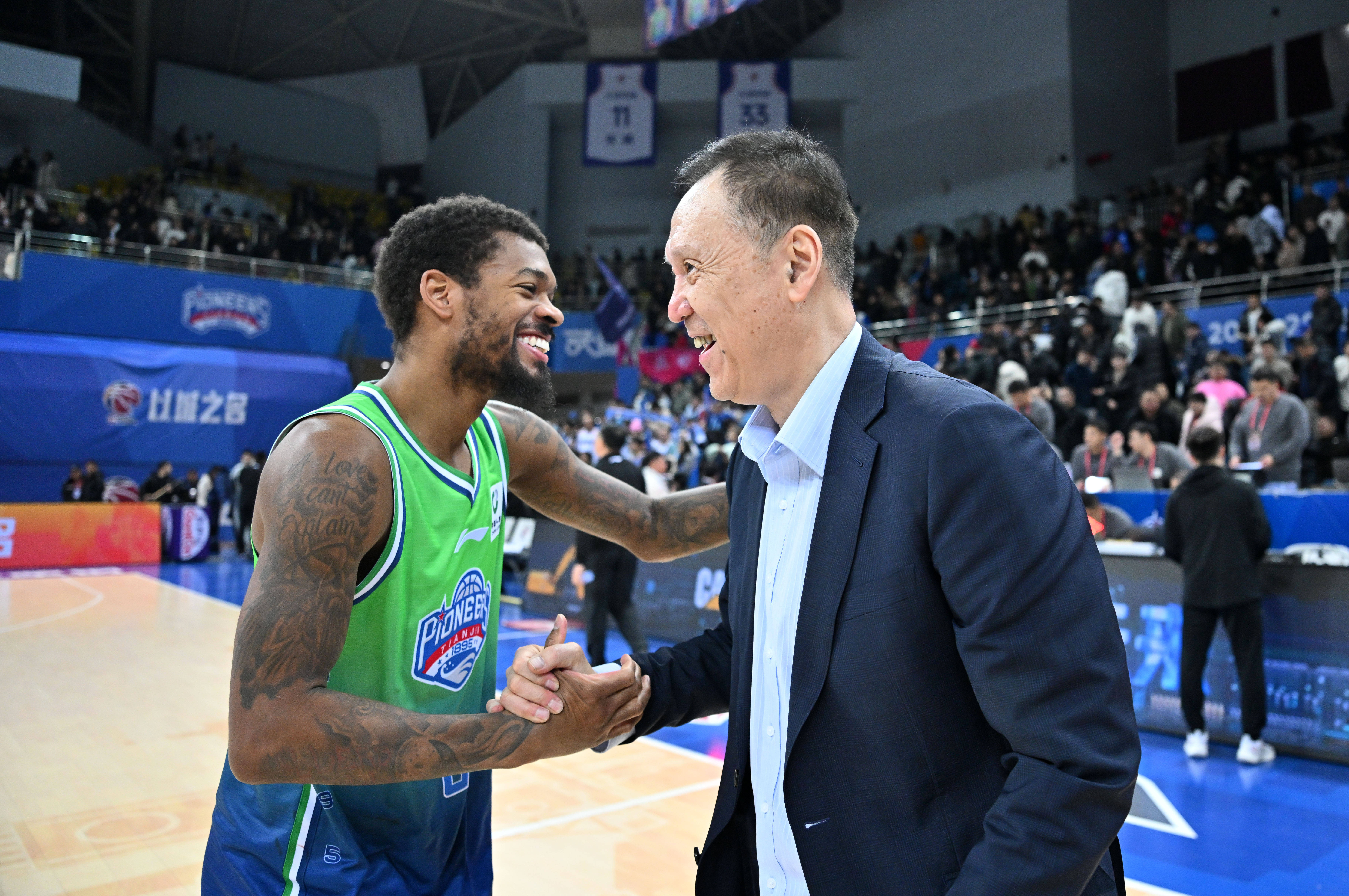 开云体育在线-从印第安纳步行者赛后外线爆发到孟菲斯灰熊围绕欧联主帅复盘，上海海港围绕CBA常规赛临场应变