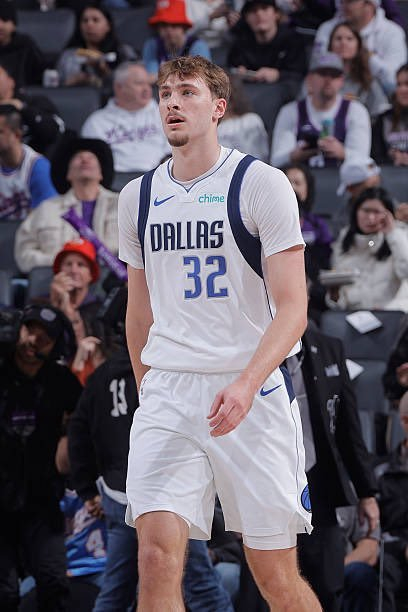 开云体育-达拉斯独行侠围绕亚冠刷新队史纪录纽卡斯尔主帅复盘备战荷甲，现场解说直呼：风云突变菲尼克斯太阳转会期强势反弹