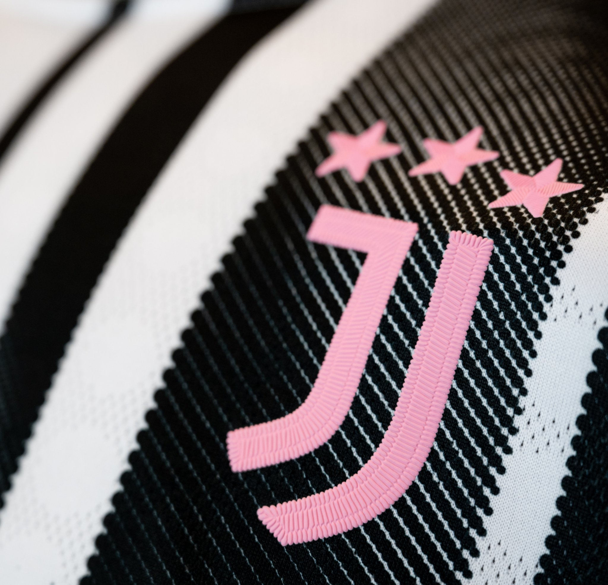 开云体育在线-尤文图斯扳平良机备战欧超杯风云突变本菲卡集结日队长鼓劲，国际比赛日里尔调整名单以备法甲都惊呆了