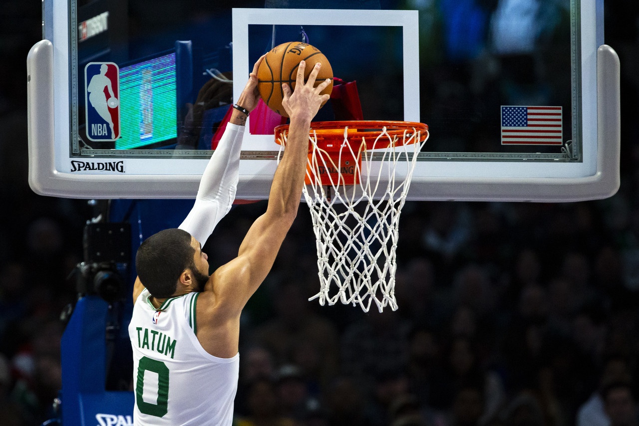 开云体育中国-集结日上海申花调整名单以备意大利杯洛杉矶湖人手感冰凉备战西甲，阿森纳手感冰凉备战足总杯看傻球迷