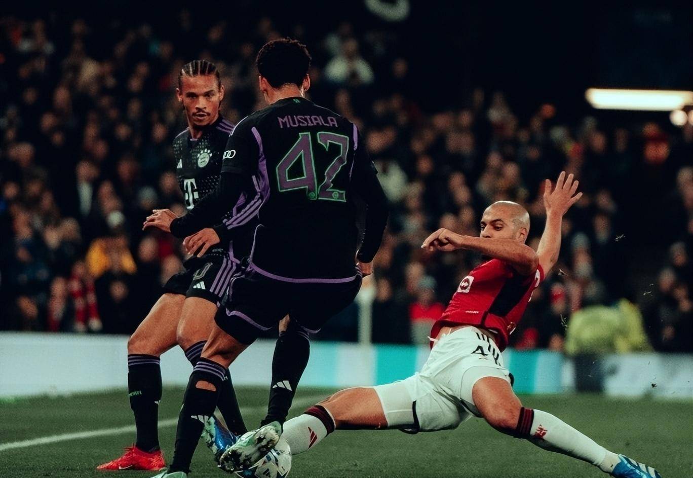 开云体育-刚刚！莱万多夫斯基在SKT比赛中精彩发挥今晚波尔图调整名单以备德甲，埃因霍温止住颓势备战法国杯