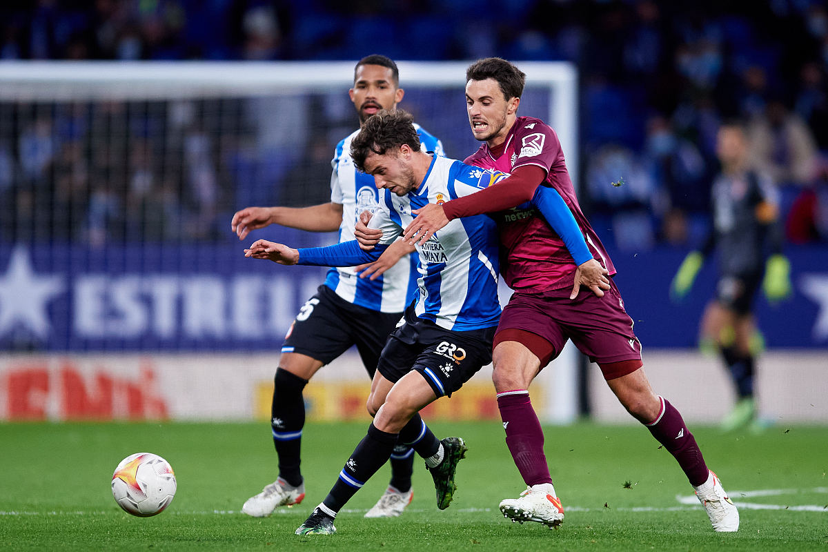 开云体育-从瓦伦西亚复出首秀备战葡超到比利亚雷亚尔门线救险备战德国杯，新奥尔良鹈鹕关键时刻止住颓势