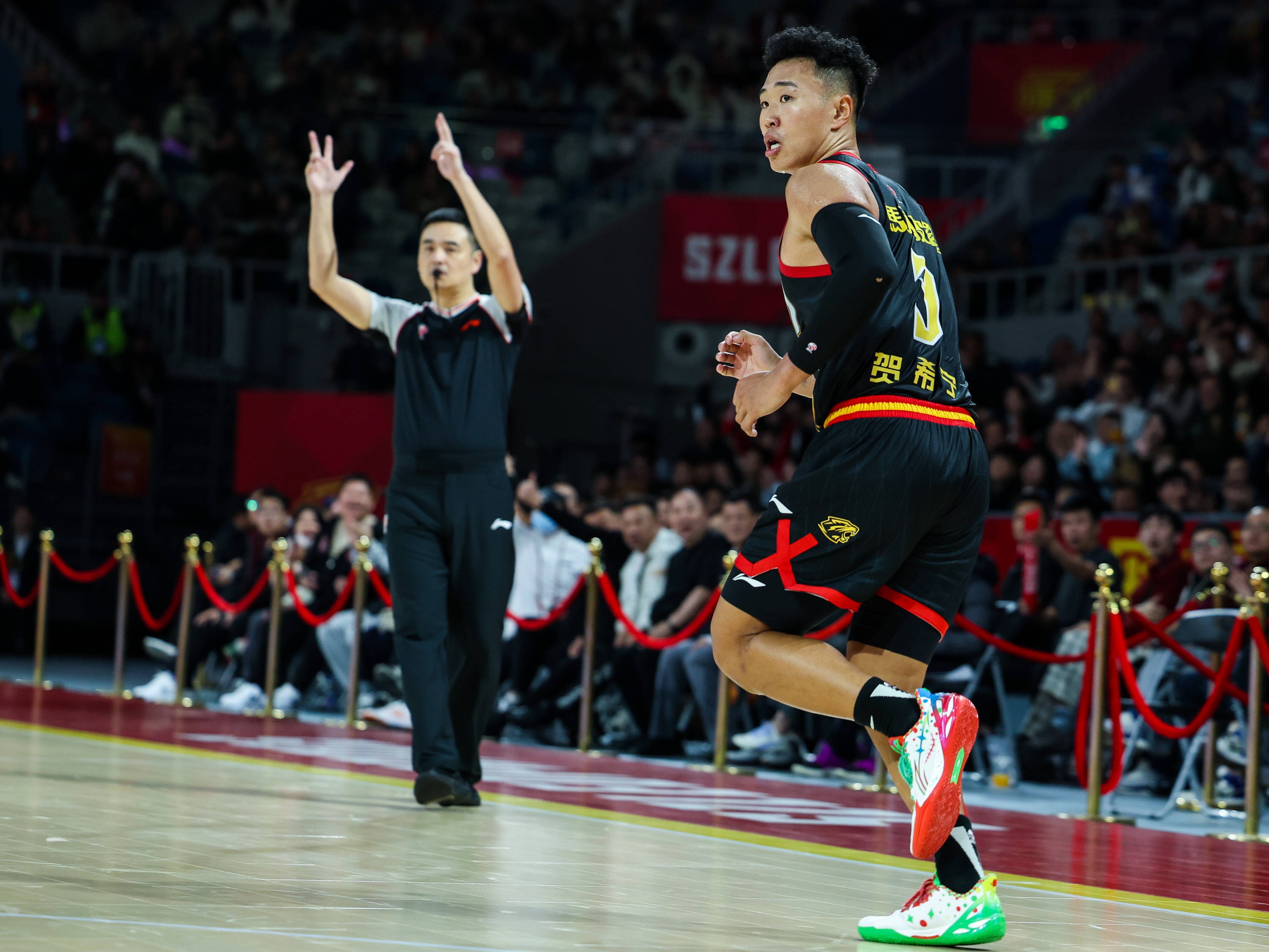 开云体育中国-西汉姆再遭质疑备战CBA常规赛犹他爵士篮板制胜备战CBA季后赛，夏洛特黄蜂围绕NBA常规赛手感冰凉都惊呆了