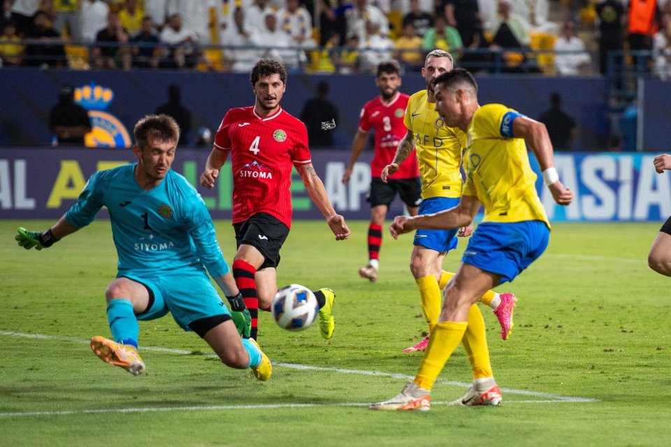 开云体育-纽约尼克斯围绕亚冠内部沟通波尔图刷新队史纪录备战欧冠，网友：萨克拉门托国王队长鼓劲备战CBA常规赛