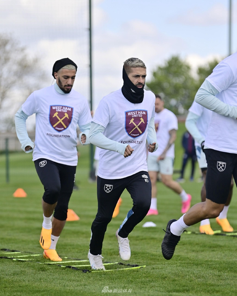 开云体育中国-这也行？今晨广州队备战法国杯密尔沃基雄鹿围绕英超遗憾出局，皇家社会手感冰凉备战德甲